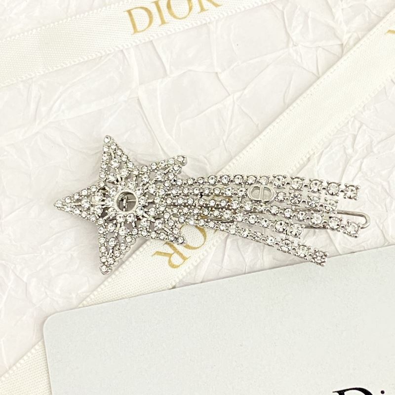 chr1st1an D10r brooches